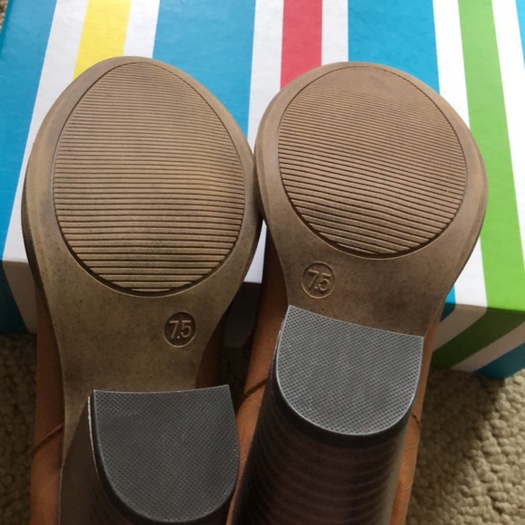 NWT Elyse tan/brown cowboy boot style mid rise boot - Picture 4 of 9